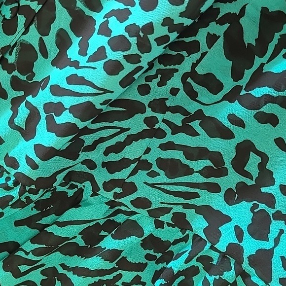 WAS  $68. TORRID Hi/lo Green/Black  sheer top size 2 - Picture 3 of 15